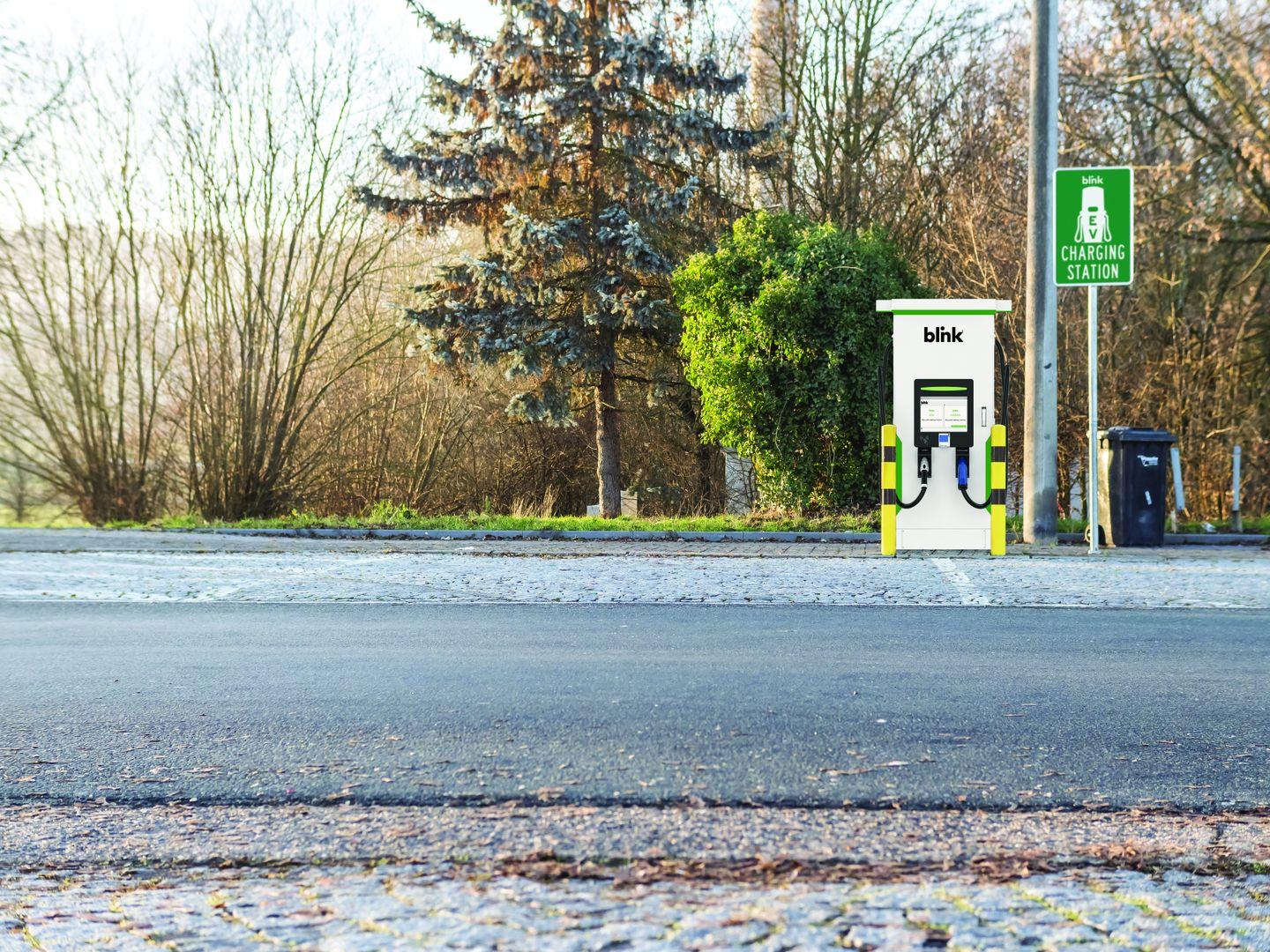 Roadside 60kW-360kW DC Fast Charging Station